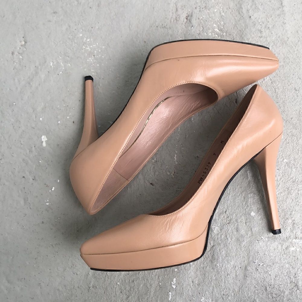 Stuart  Weitzman  heels - Picture 2 of 6